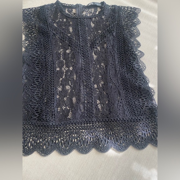 Beautiful black lace blouse with scalloped edges from Zara - Picture 2 of 6